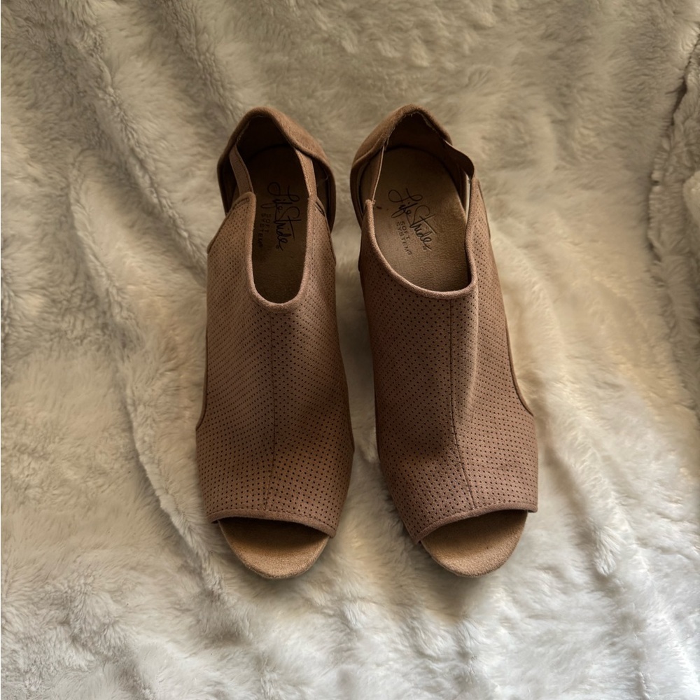 Brown Sandals with Open Toe Size 9 Fabric Upper